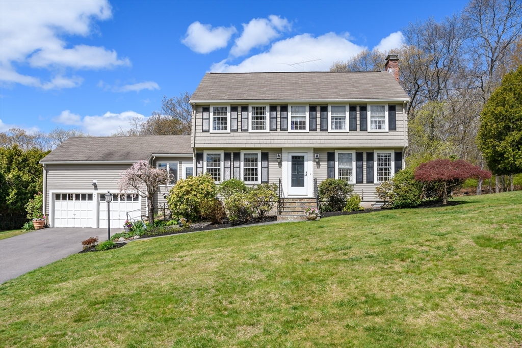 7 Woodleigh Rd, Natick, Massachusetts, 4 Bedrooms Bedrooms, 8 Rooms Rooms,1.5 BathroomsBathrooms,Residential,For Sale,Woodleigh Rd,73514648
