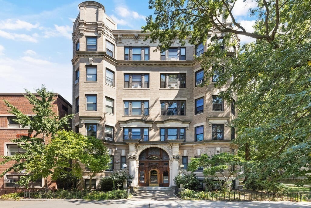 114 Fenway, Boston, Massachusetts, 3 Bedrooms Bedrooms, 6 Rooms Rooms,2 BathroomsBathrooms,Residential,For Sale,Fenway,73513737
