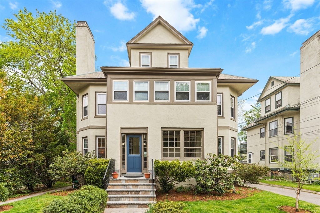 12 Spruce St, Watertown, Massachusetts, 2 Bedrooms Bedrooms, 5 Rooms Rooms,1 BathroomBathrooms,Residential,For Sale,Spruce St,73514253