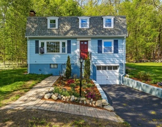 6 Brookside Ave, Lexington, Massachusetts, 4 Bedrooms Bedrooms, 10 Rooms Rooms,2 BathroomsBathrooms,Residential,For Sale,Brookside Ave,73514489
