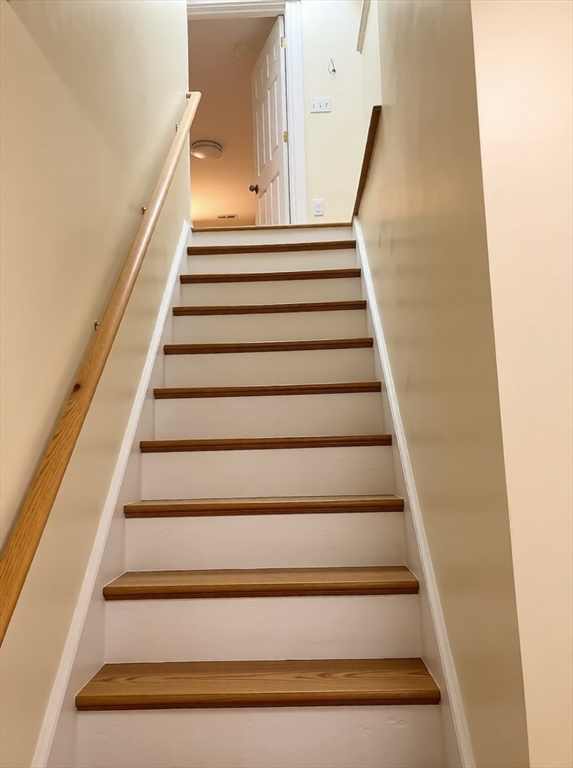 172 Auburn St, Cambridge, Massachusetts, 1 Bedroom Bedrooms, 3 Rooms Rooms,1.5 BathroomsBathrooms,Residential Lease,For Rent,Auburn St,73514410