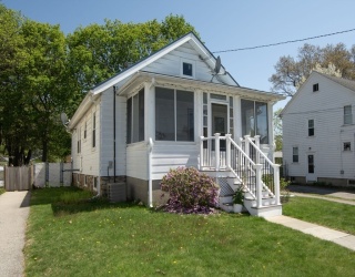16 Elinor Road, Weymouth, Massachusetts, 2 Bedrooms Bedrooms, 5 Rooms Rooms,1 BathroomBathrooms,Residential,For Sale,Elinor Road,73514575