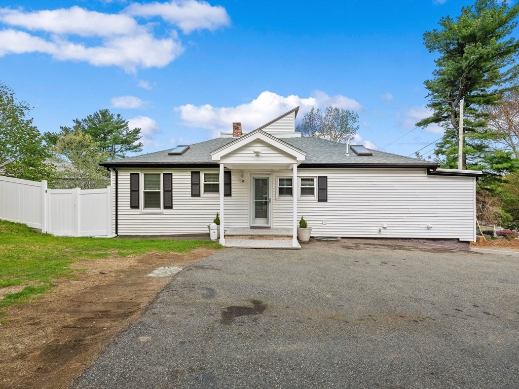 5 Bradford Ter, Saugus, Massachusetts, 3 Bedrooms Bedrooms, 7 Rooms Rooms,2 BathroomsBathrooms,Residential,For Sale,Bradford Ter,73514137
