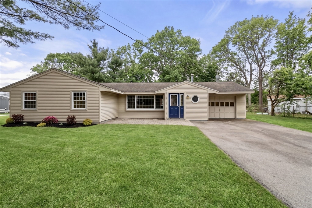 103 Wenham St, Danvers, Massachusetts, 4 Bedrooms Bedrooms, 8 Rooms Rooms,2 BathroomsBathrooms,Residential,For Sale,Wenham St,73514378