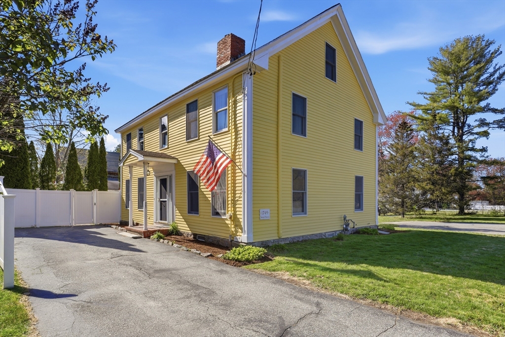 397 Concord Rd, Billerica, Massachusetts, 3 Bedrooms Bedrooms, 9 Rooms Rooms,2.5 BathroomsBathrooms,Residential,For Sale,Concord Rd,73514272