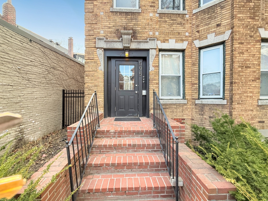 595 Centre Street, Boston, Massachusetts, 2 Bedrooms Bedrooms, 5 Rooms Rooms,1 BathroomBathrooms,Residential Lease,For Rent,Centre Street,73514050