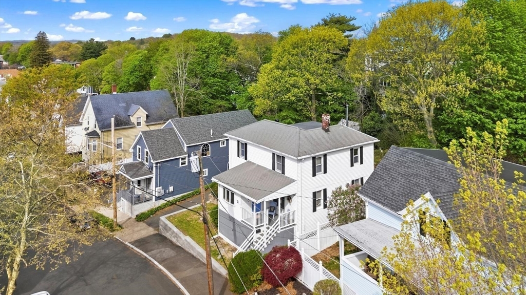 29 Woodlawn St, Lynn, Massachusetts, 3 Bedrooms Bedrooms, 7 Rooms Rooms,1.5 BathroomsBathrooms,Residential,For Sale,Woodlawn St,73514665