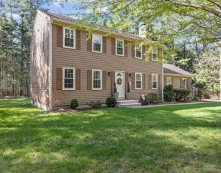 87 Pickens Street, Lakeville, Massachusetts, 4 Bedrooms Bedrooms, 8 Rooms Rooms,2.5 BathroomsBathrooms,Residential,For Sale,Pickens Street,73509182