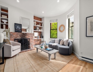 9 Albemarle Street, Boston, Massachusetts, 2 Bedrooms Bedrooms, 4 Rooms Rooms,1 BathroomBathrooms,Residential,For Sale,Albemarle Street,73514673