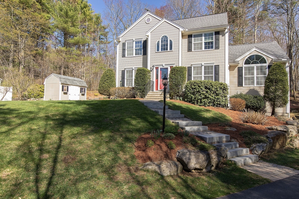 17 Foster Ct, Gardner, Massachusetts, 3 Bedrooms Bedrooms, 9 Rooms Rooms,2.5 BathroomsBathrooms,Residential,For Sale,Foster Ct,73514424