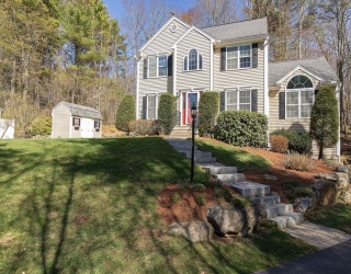 17 Foster Ct, Gardner, Massachusetts, 3 Bedrooms Bedrooms, 9 Rooms Rooms,2.5 BathroomsBathrooms,Residential,For Sale,Foster Ct,73514424
