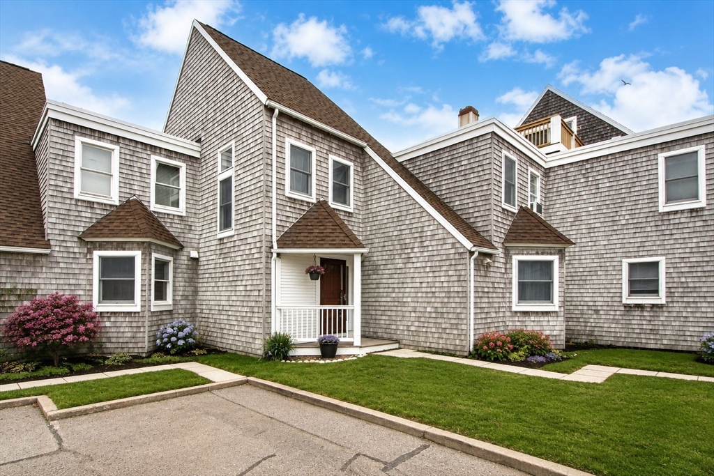 32 Commodore, Hull, Massachusetts, 2 Bedrooms Bedrooms, 5 Rooms Rooms,2.5 BathroomsBathrooms,Residential,For Sale,Commodore,73514354