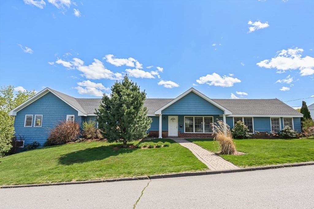 3 Theresa Road, Stoneham, Massachusetts, 5 Bedrooms Bedrooms, 8 Rooms Rooms,2 BathroomsBathrooms,Residential,For Sale,Theresa Road,73514679