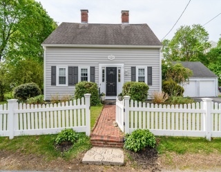 288 Bacon St, Natick, Massachusetts, 4 Bedrooms Bedrooms, 10 Rooms Rooms,1.5 BathroomsBathrooms,Residential,For Sale,Bacon St,73514677