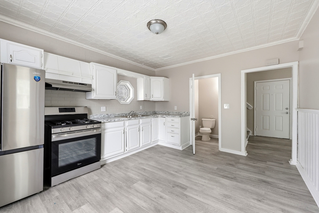 9 Owens Pl, Holyoke, Massachusetts, 4 Bedrooms Bedrooms, 8 Rooms Rooms,1.5 BathroomsBathrooms,Residential,For Sale,Owens Pl,73514678