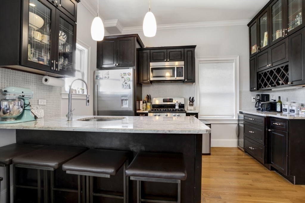 23 Woodward St, Boston, Massachusetts, 2 Bedrooms Bedrooms, 4 Rooms Rooms,1 BathroomBathrooms,Residential Lease,For Rent,Woodward St,73514452