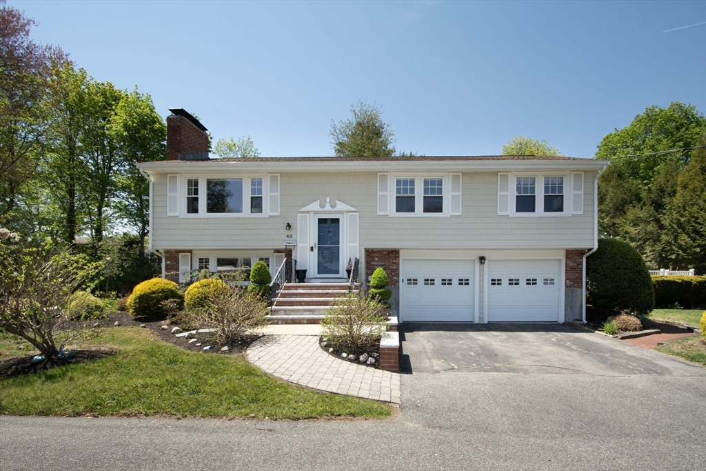 49 Woodman Cir, Weymouth, Massachusetts, 3 Bedrooms Bedrooms, 7 Rooms Rooms,2 BathroomsBathrooms,Residential,For Sale,Woodman Cir,73514451