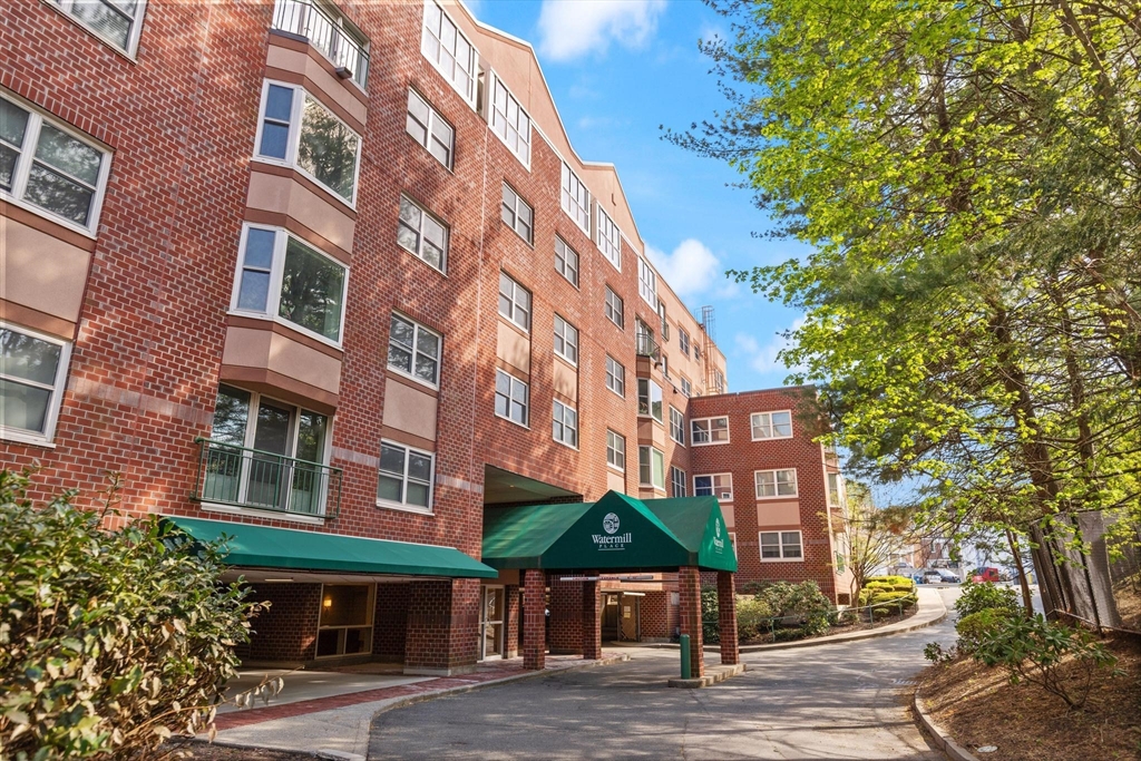 1 Watermill Place, Arlington, Massachusetts, 2 Bedrooms Bedrooms, 4 Rooms Rooms,2 BathroomsBathrooms,Residential,For Sale,Watermill Place,73514412