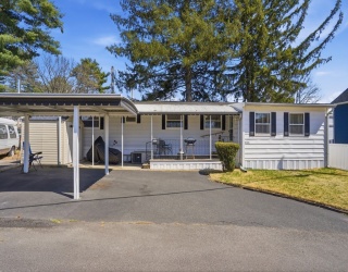 1346 Newport Aven, Attleboro, Massachusetts, 1 Bedroom Bedrooms, 4 Rooms Rooms,1 BathroomBathrooms,Residential,For Sale,Newport Aven,73514455
