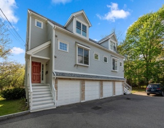 19 Dunstan St, Newton, Massachusetts, 2 Bedrooms Bedrooms, 7 Rooms Rooms,2.5 BathroomsBathrooms,Residential,For Sale,Dunstan St,73514631