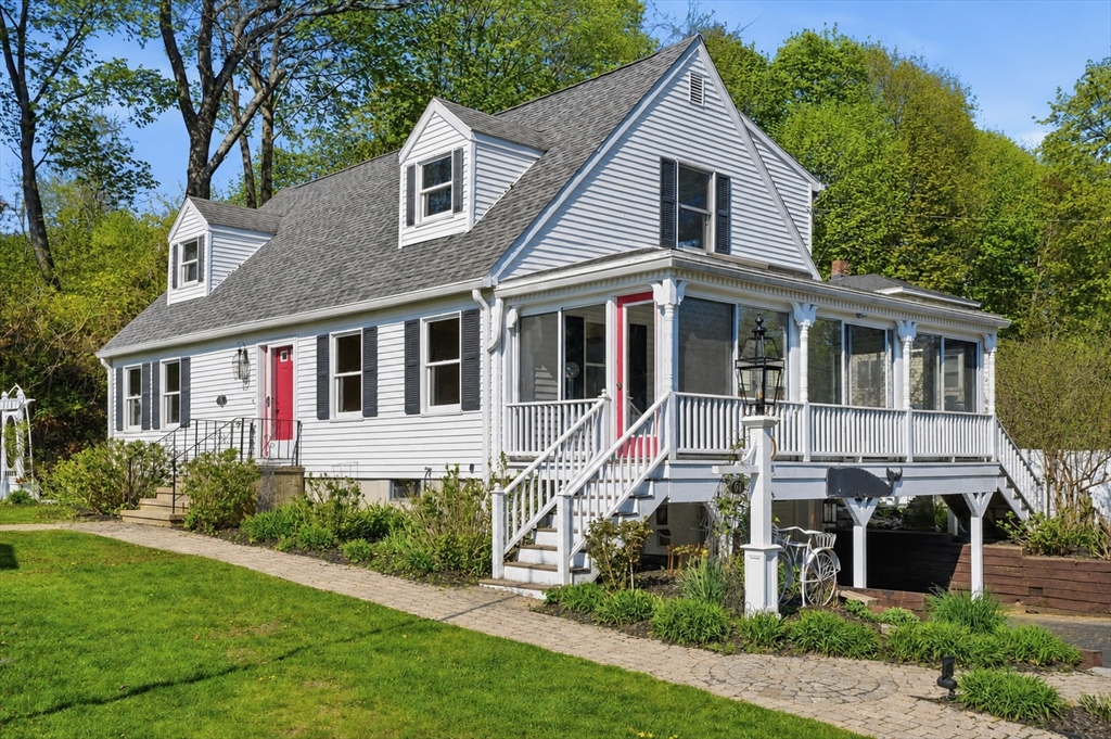 67 Wituwamat Rd, Weymouth, Massachusetts, 5 Bedrooms Bedrooms, 8 Rooms Rooms,2.5 BathroomsBathrooms,Residential,For Sale,Wituwamat Rd,73514300