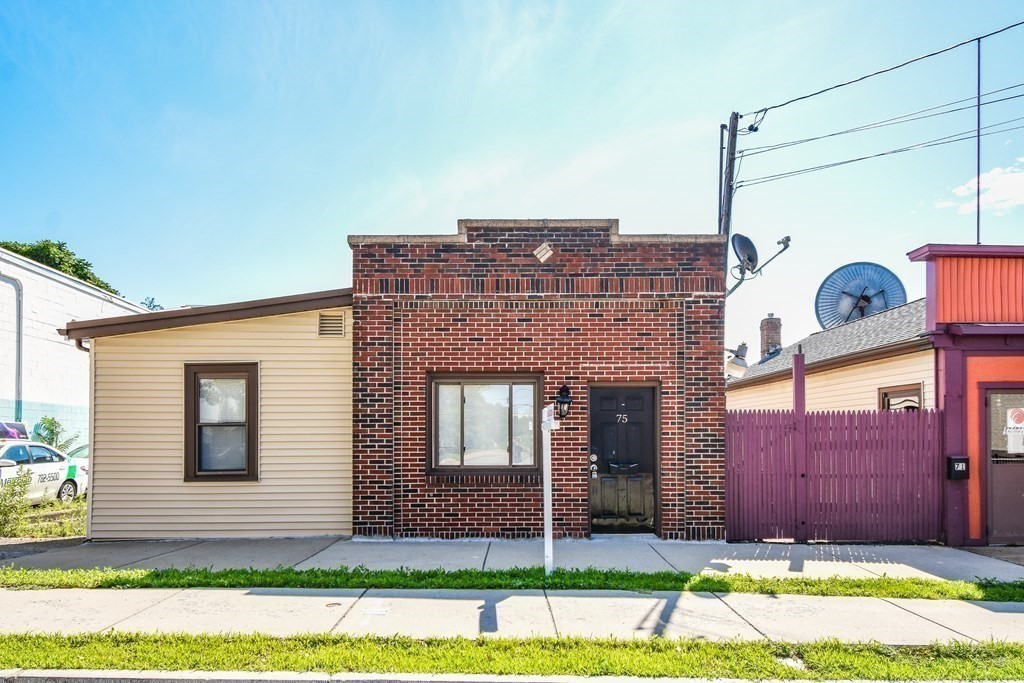 75 Elm, Watertown, Massachusetts, 4 Bedrooms Bedrooms, 6 Rooms Rooms,1 BathroomBathrooms,Residential,For Sale,Elm,73514465
