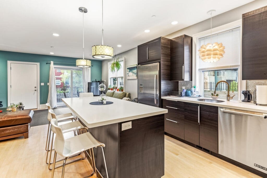235 Dorchester St, Boston, Massachusetts, 3 Bedrooms Bedrooms, 6 Rooms Rooms,2 BathroomsBathrooms,Residential Lease,For Rent,Dorchester St,73514706