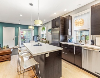 235 Dorchester St, Boston, Massachusetts, 3 Bedrooms Bedrooms, 6 Rooms Rooms,2 BathroomsBathrooms,Residential Lease,For Rent,Dorchester St,73514706
