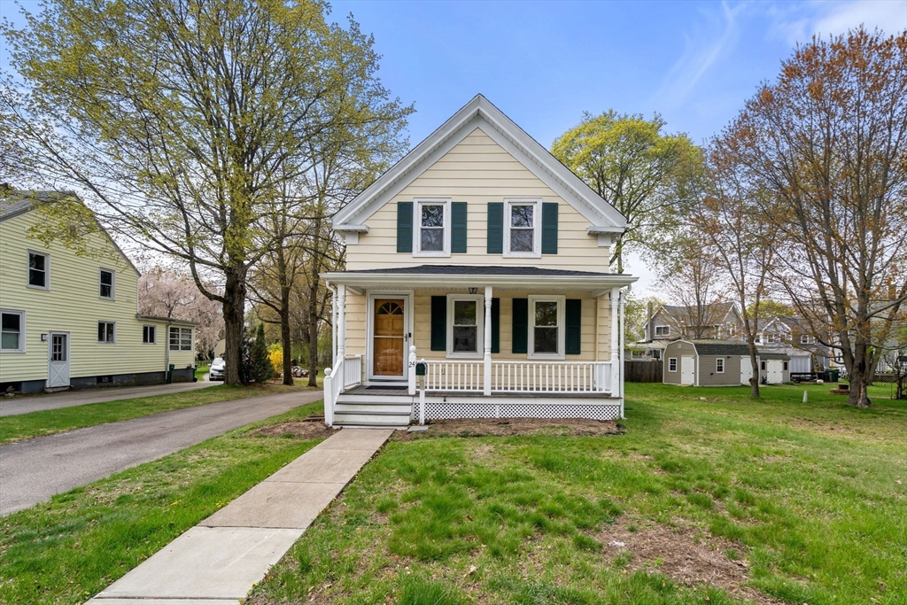 24 Railroad Avenue, Norwood, Massachusetts, 2 Bedrooms Bedrooms, 5 Rooms Rooms,1 BathroomBathrooms,Residential Lease,For Rent,Railroad Avenue,73514703