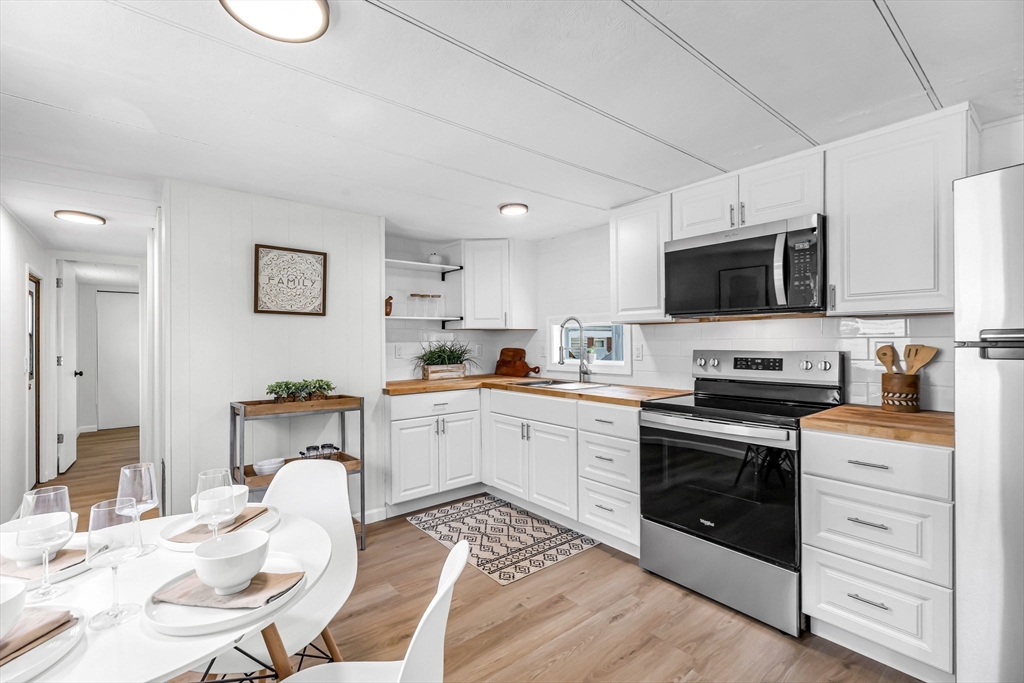 36 Klondike, Westfield, Massachusetts, 2 Bedrooms Bedrooms, 3 Rooms Rooms,1 BathroomBathrooms,Residential,For Sale,Klondike,73514488