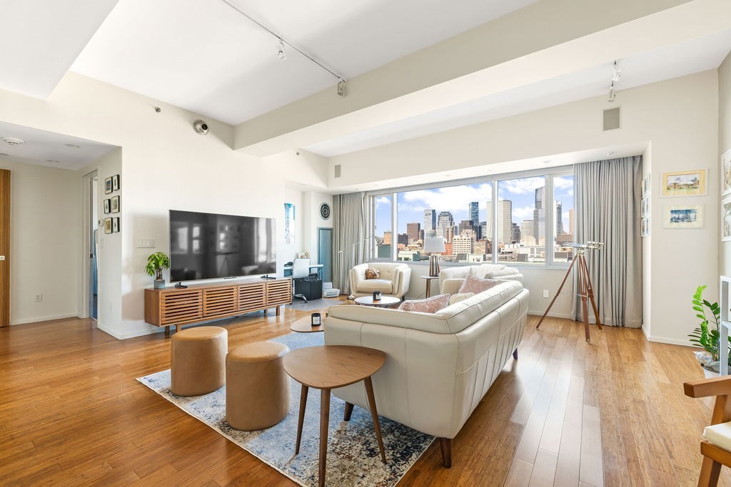 141 Dorchester Ave, Boston, Massachusetts, 1 Bedroom Bedrooms, 2 Rooms Rooms,1 BathroomBathrooms,Residential,For Sale,Dorchester Ave,73514270