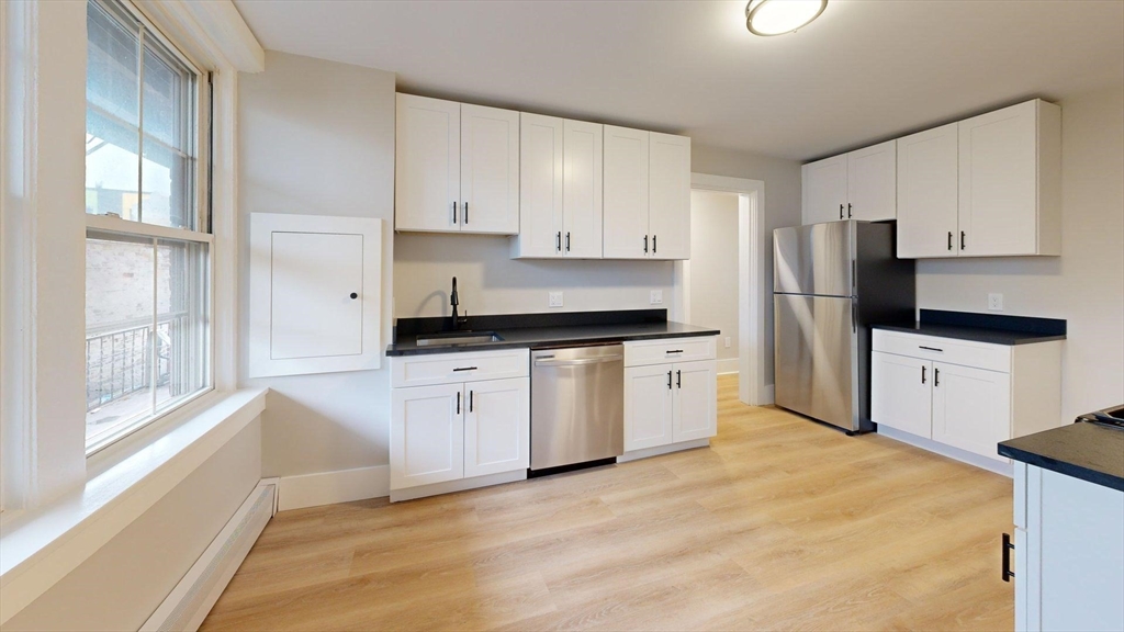 972-974 Saratoga Street, Boston, Massachusetts, 2 Bedrooms Bedrooms, 5 Rooms Rooms,1 BathroomBathrooms,Residential Lease,For Rent,Saratoga Street,73514503
