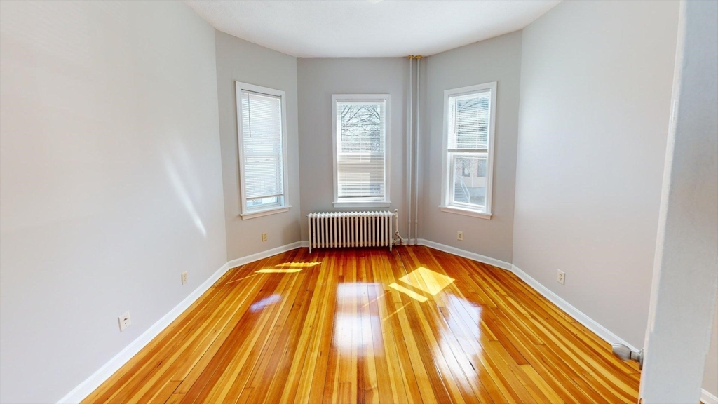 52 Sumner Street, Revere, Massachusetts, 2 Bedrooms Bedrooms, 6 Rooms Rooms,1 BathroomBathrooms,Residential Lease,For Rent,Sumner Street,73514502