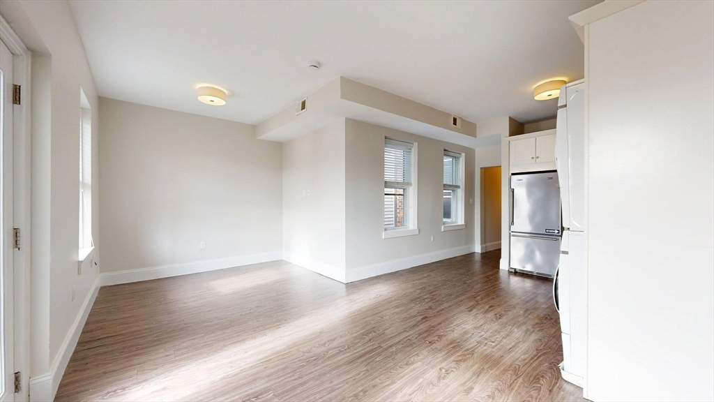133 Paris Street, Boston, Massachusetts, 2 Bedrooms Bedrooms, 5 Rooms Rooms,1 BathroomBathrooms,Residential Lease,For Rent,Paris Street,73514504