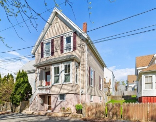 8 1/2 Myrtle Square, Gloucester, Massachusetts, 2 Bedrooms Bedrooms, 7 Rooms Rooms,1.5 BathroomsBathrooms,Residential,For Sale,Myrtle Square,73514328