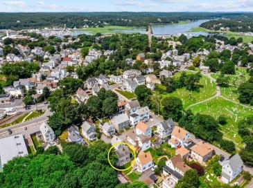 8 1/2 Myrtle Square, Gloucester, Massachusetts, 2 Bedrooms Bedrooms, 7 Rooms Rooms,1.5 BathroomsBathrooms,Residential,For Sale,Myrtle Square,73514328