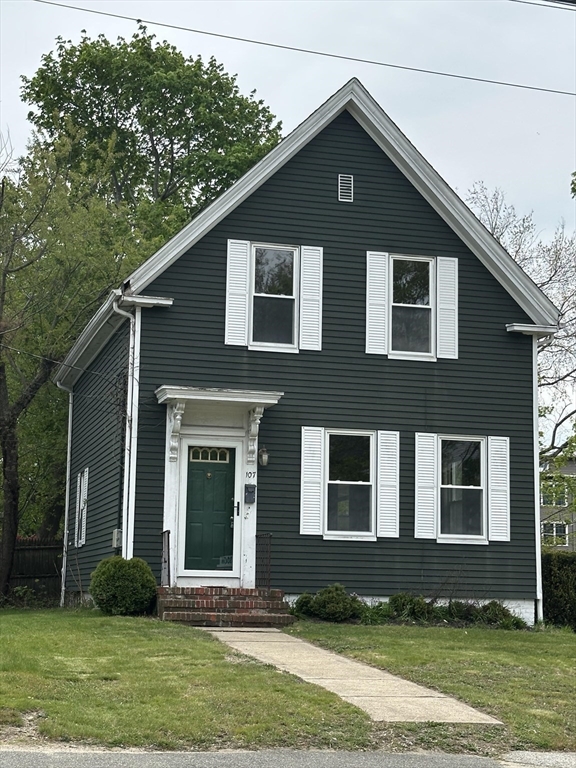 107 E. Water Street, Rockland, Massachusetts, 3 Bedrooms Bedrooms, 6 Rooms Rooms,1 BathroomBathrooms,Residential,For Sale,E. Water Street,73514330