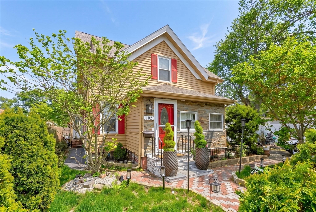102 Thurber Avenue, Brockton, Massachusetts, 4 Bedrooms Bedrooms, 6 Rooms Rooms,3 BathroomsBathrooms,Residential,For Sale,Thurber Avenue,73514140