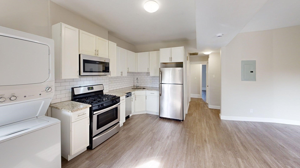 127 Eutaw Street, Boston, Massachusetts, 1 Bedroom Bedrooms, 4 Rooms Rooms,1 BathroomBathrooms,Residential Lease,For Rent,Eutaw Street,73514520