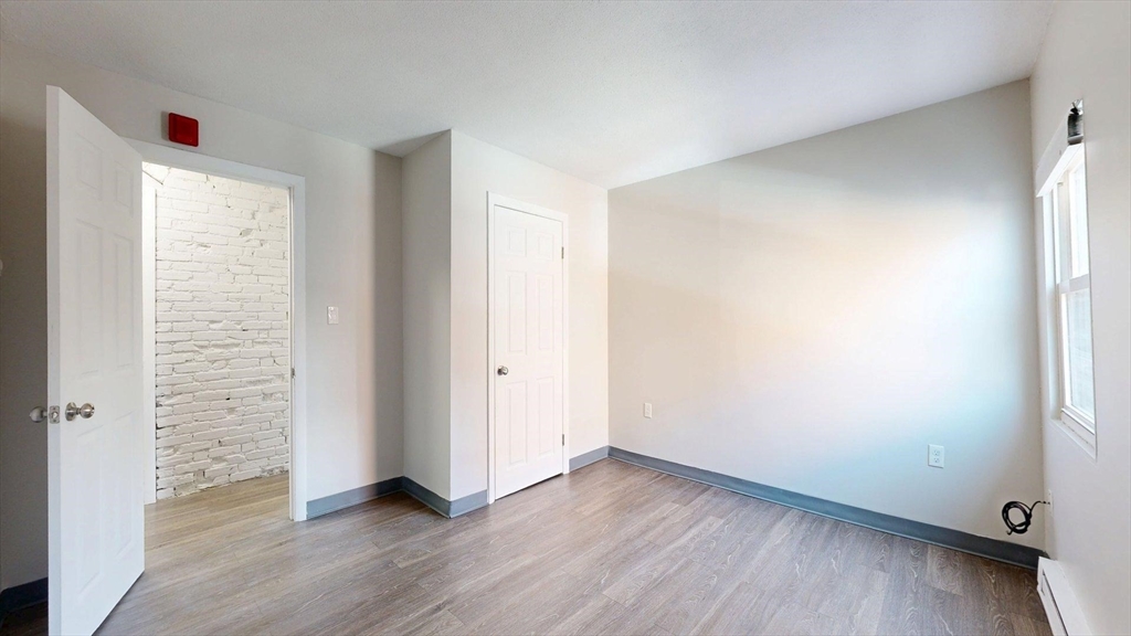 298-300 Meridian Street, Boston, Massachusetts, 1 Bedroom Bedrooms, 4 Rooms Rooms,1 BathroomBathrooms,Residential Lease,For Rent,Meridian Street,73514529