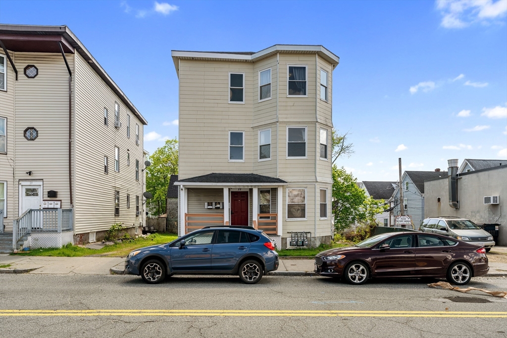 71 Maywood St, Worcester, Massachusetts, 9 Bedrooms Bedrooms, 15 Rooms Rooms,3 BathroomsBathrooms,Residential Income,For Sale,Maywood St,73514156