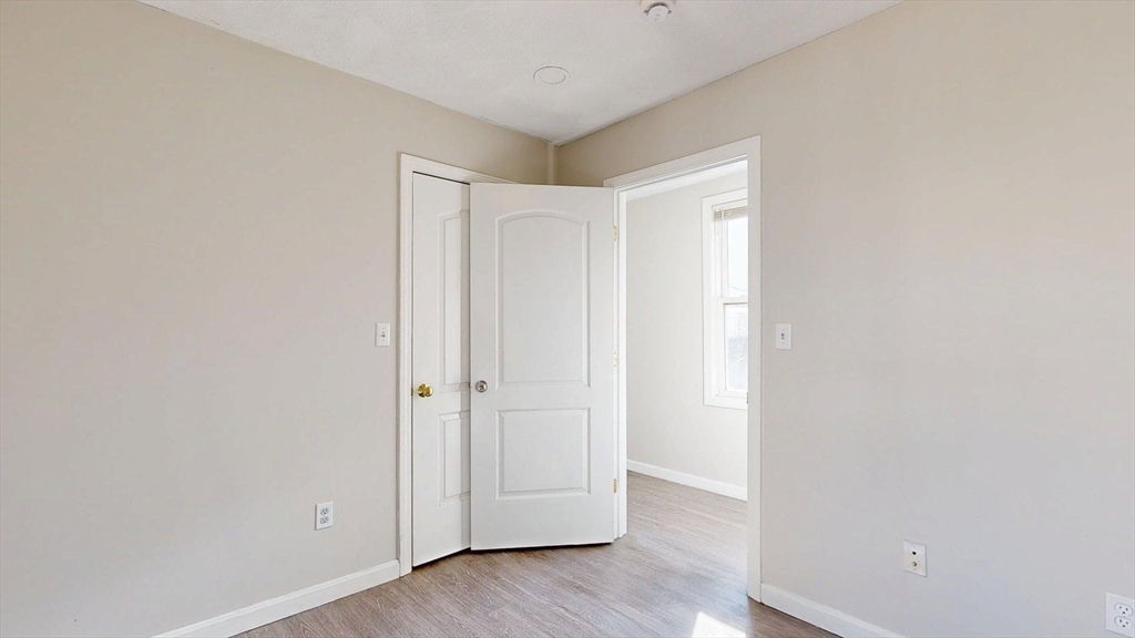 329 Paris Street, Boston, Massachusetts, 2 Bedrooms Bedrooms, 5 Rooms Rooms,1 BathroomBathrooms,Residential Lease,For Rent,Paris Street,73514531