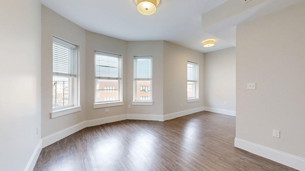 26 Chelsea Street, Boston, Massachusetts, 1 Bedroom Bedrooms, 3 Rooms Rooms,1 BathroomBathrooms,Residential Lease,For Rent,Chelsea Street,73514552