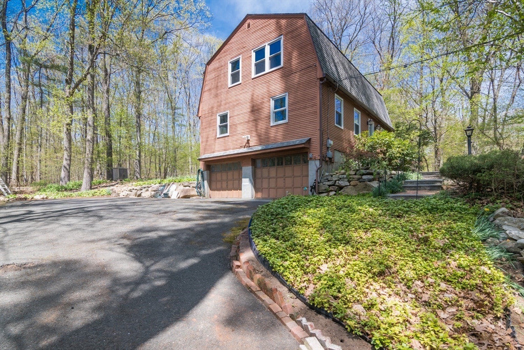 34 Allen Rd, Belchertown, Massachusetts, 4 Bedrooms Bedrooms, 8 Rooms Rooms,2 BathroomsBathrooms,Residential,For Sale,Allen Rd,73514049