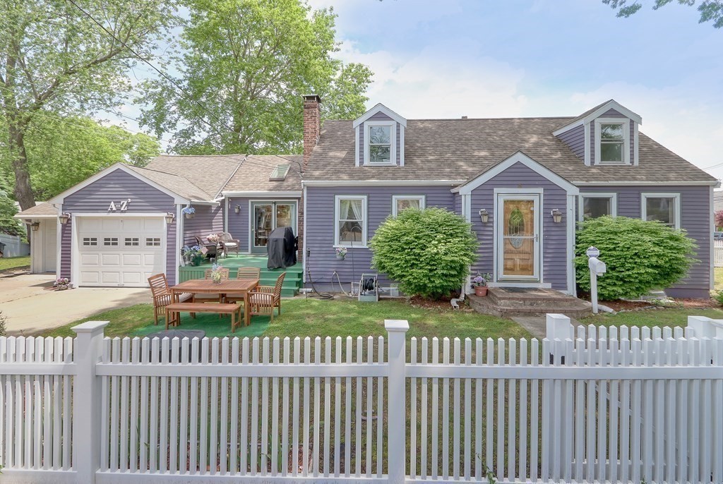 3 Oak Tree Road, Dedham, Massachusetts, 4 Bedrooms Bedrooms, 8 Rooms Rooms,2 BathroomsBathrooms,Residential Lease,For Rent,Oak Tree Road,73514715
