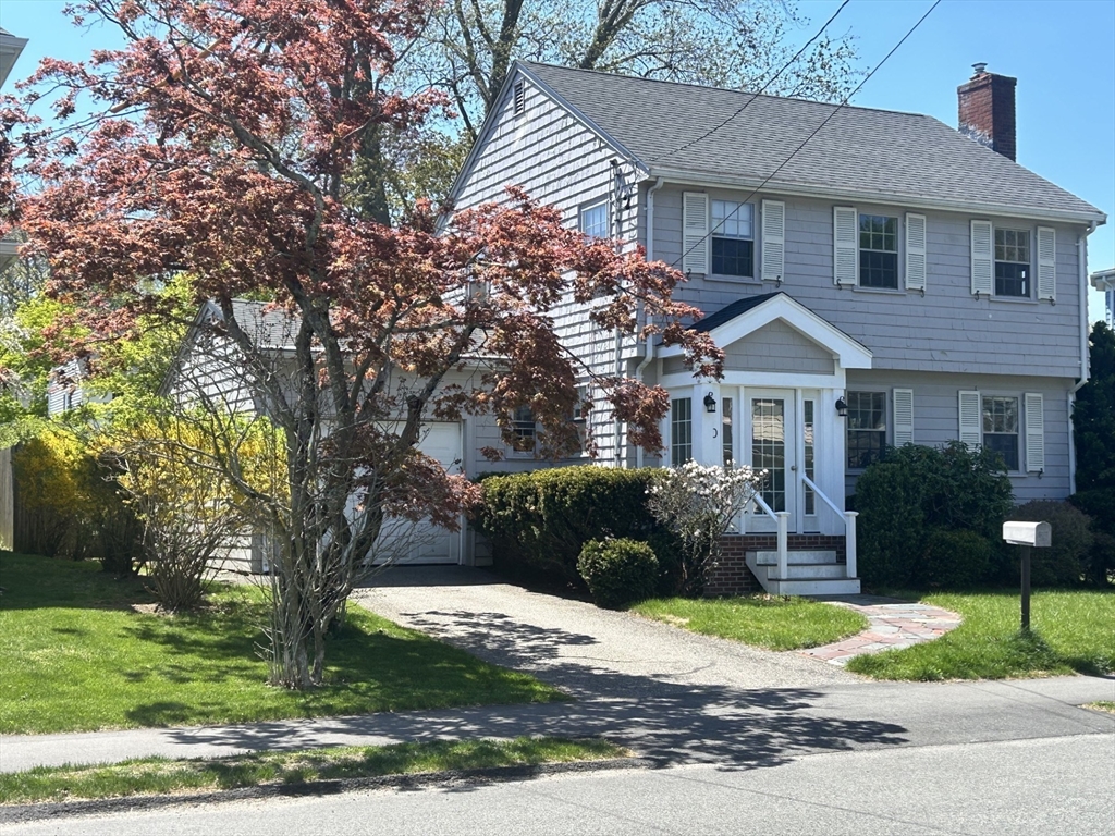 40 Elm St, Milton, Massachusetts, 3 Bedrooms Bedrooms, 7 Rooms Rooms,1.5 BathroomsBathrooms,Residential,For Sale,Elm St,73514716