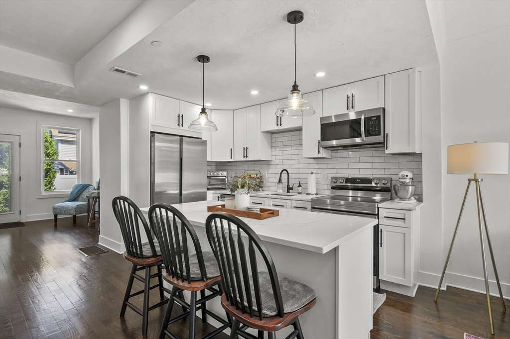 607 Cambridge St, Worcester, Massachusetts, 3 Bedrooms Bedrooms, 5 Rooms Rooms,2 BathroomsBathrooms,Residential,For Sale,Cambridge St,73429586