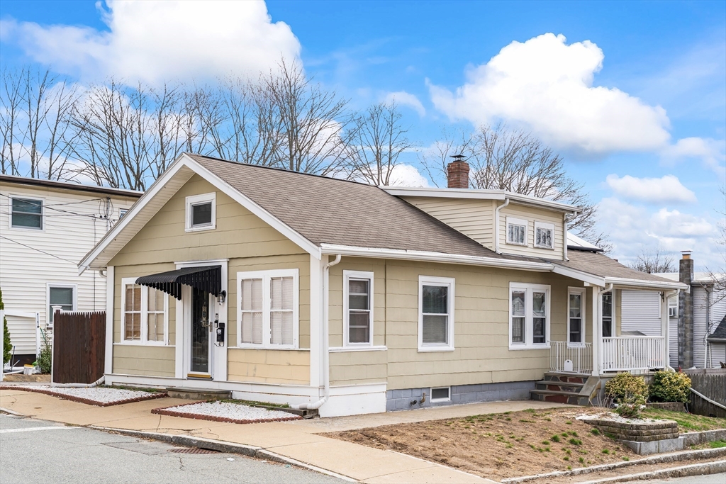 35 Sylvester St, Brockton, Massachusetts, 2 Bedrooms Bedrooms, 4 Rooms Rooms,1 BathroomBathrooms,Residential,For Sale,Sylvester St,73497419