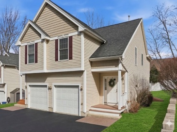 24 Farrwood Pl, Haverhill, Massachusetts, 3 Bedrooms Bedrooms, 5 Rooms Rooms,2.5 BathroomsBathrooms,Residential,For Sale,Farrwood Pl,73489539