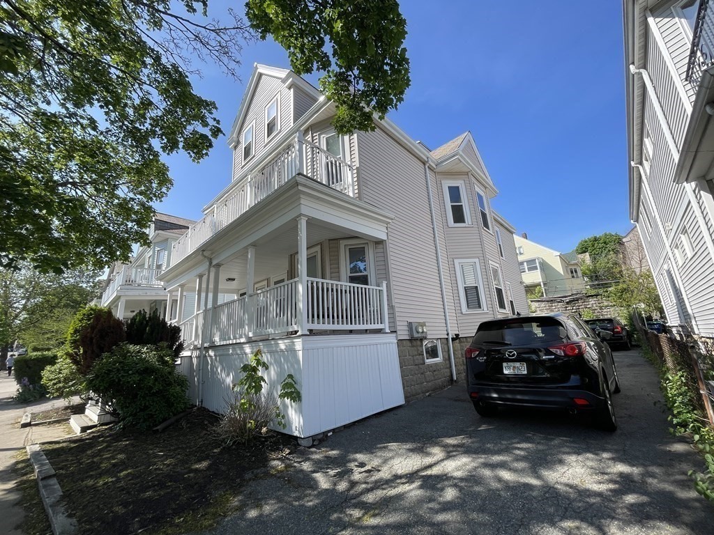 1049 Broadway, Somerville, Massachusetts, 2 Bedrooms Bedrooms, 4 Rooms Rooms,1 BathroomBathrooms,Residential Lease,For Rent,Broadway,73496751